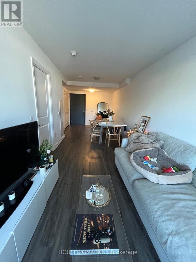 Photo du bâtiment - 1700-1700 Avenue Rd