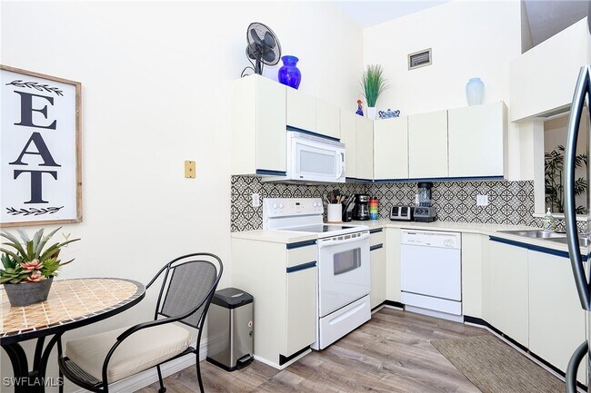 Foto del edificio - 586 Beachwalk Cir