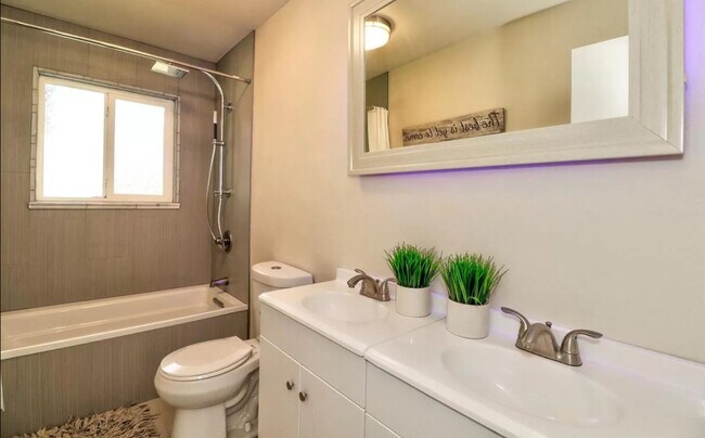 Foto del edificio - 1430 Peach Tree Ln