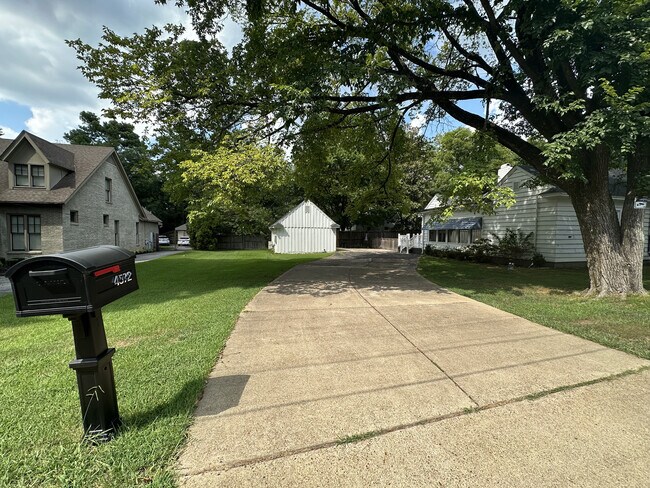 Foto del edificio - 4572 Princeton Rd