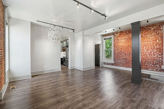 Building Photo - Fully Renovated Victorian Townhome in Curtis Park/RiNo | Walk to Dining, Parks & Downtown