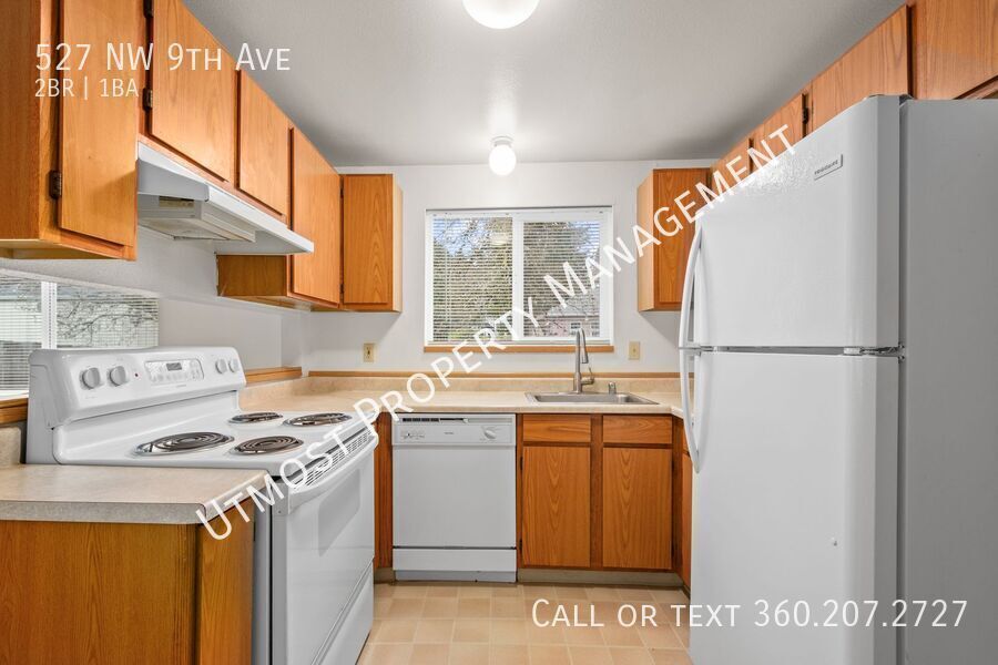 Foto principal - Very clean 2bd 1bath duplex near downtown ...