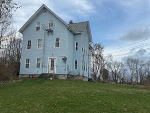 Building Photo - 352 Main St