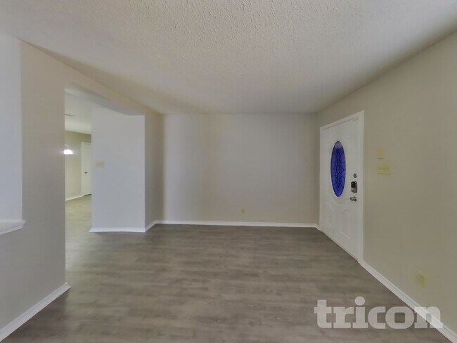 Foto del edificio - 6714 Barton Rock Ln