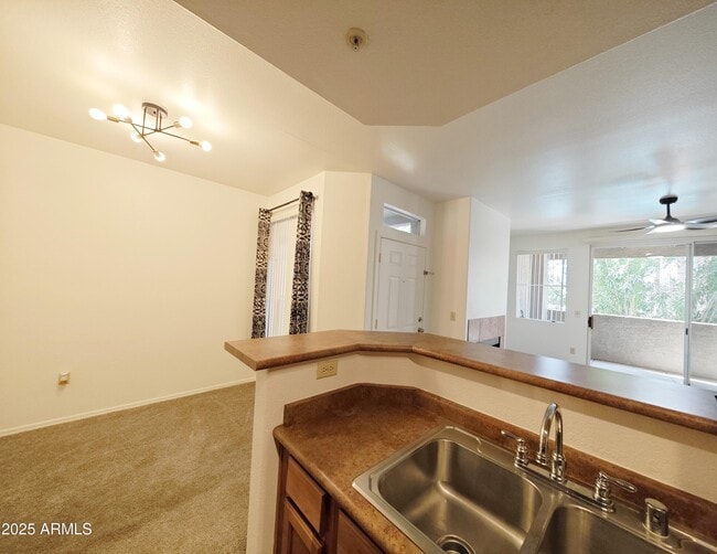 Foto del edificio - 3830 E Lakewood Pkwy E