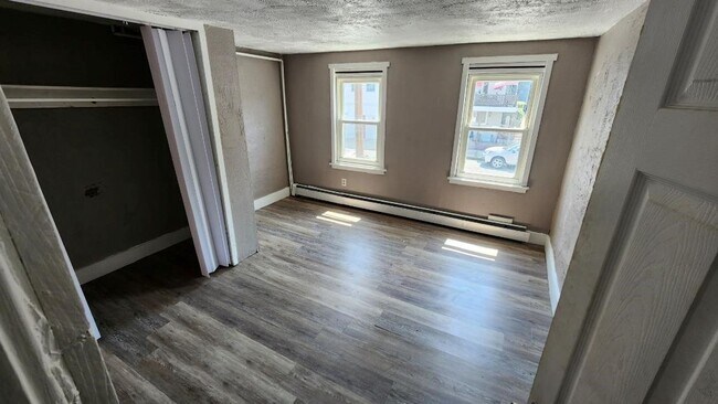 Building Photo - 3 bed 1 bath