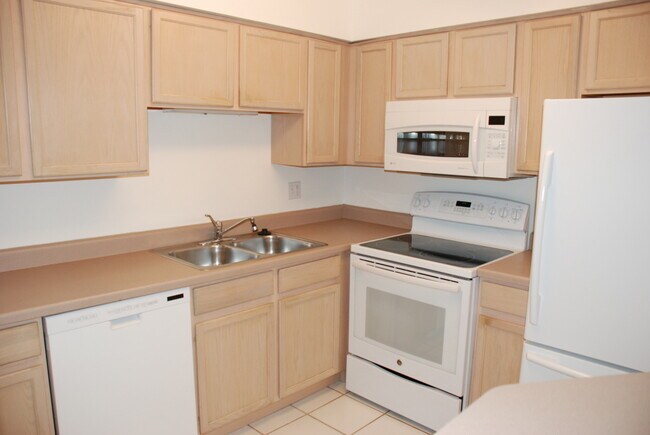 Building Photo - 249 W Ct of Shorewood