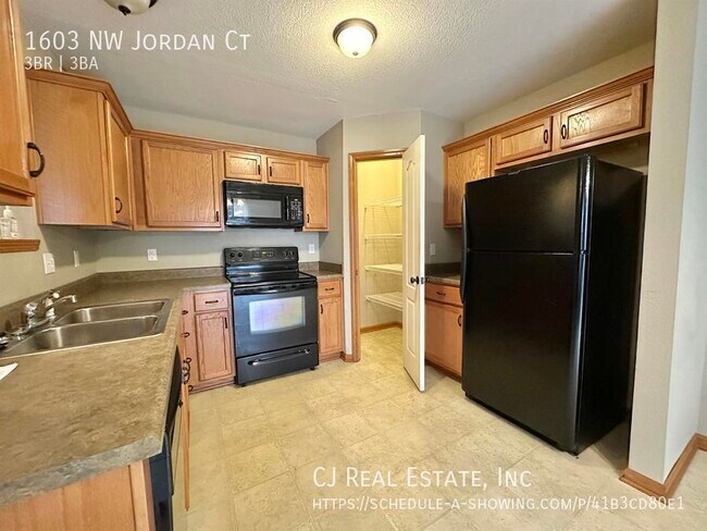 Foto del edificio - 1603 NW Jordan Ct