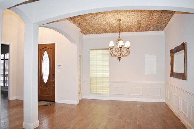 Building Photo - 6001 Volterra Ct