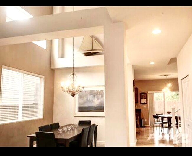 Foto del edificio - 329 126th St SE