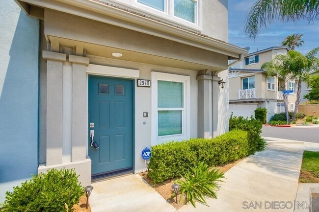 Building Photo - 2978 Beachwood Blf Wy