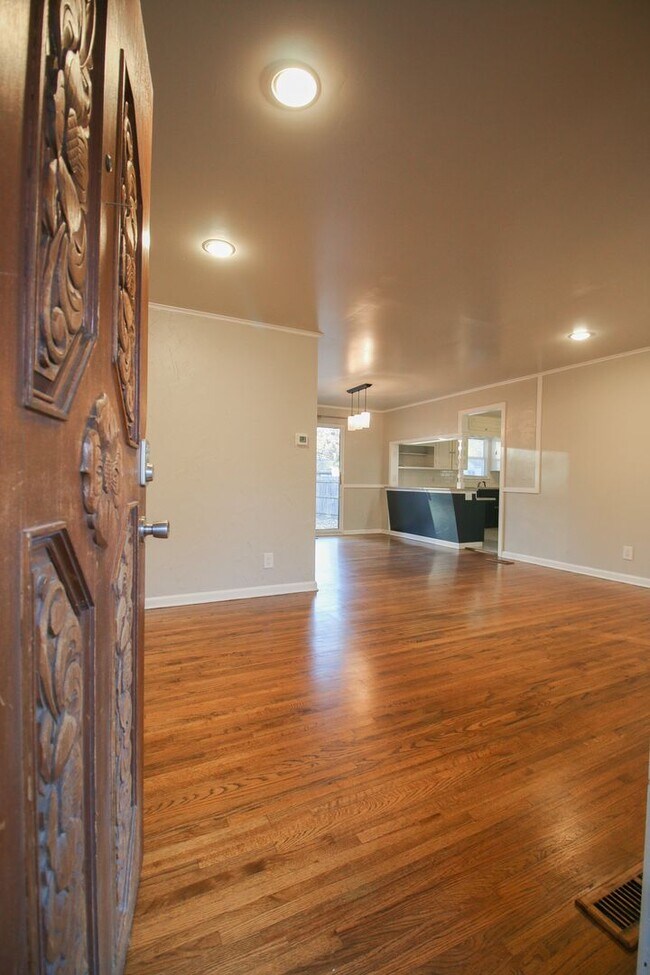 Foto del edificio - 3 Bed 1.5 Bath Great Neighborhood!