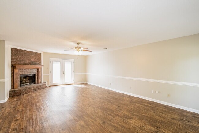 Foto del edificio - 429 Spruce Glen Dr