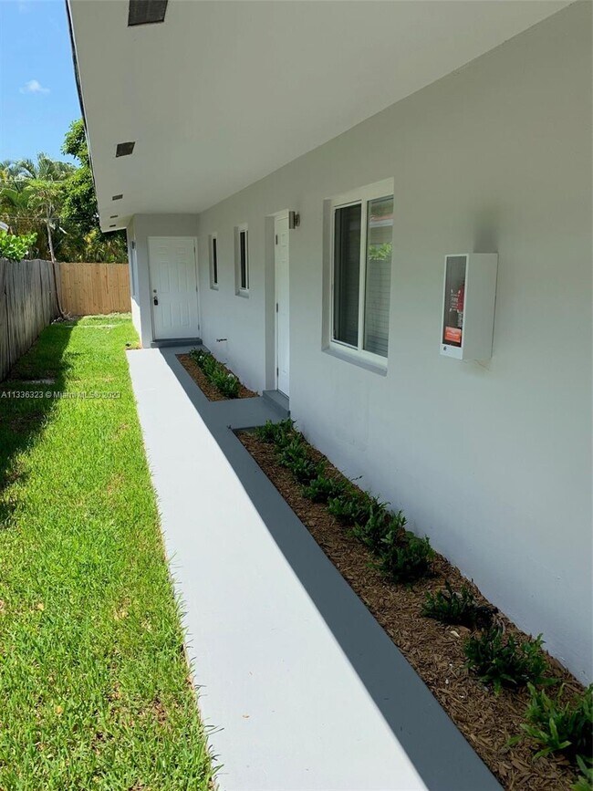 Foto del edificio - 228 SW 8th St