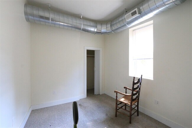 Foto del edificio - 205B Highland Ave