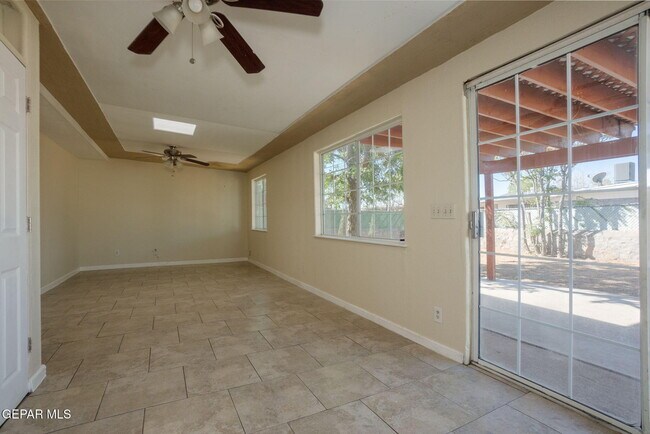 Building Photo - 9309 Montgomery Dr