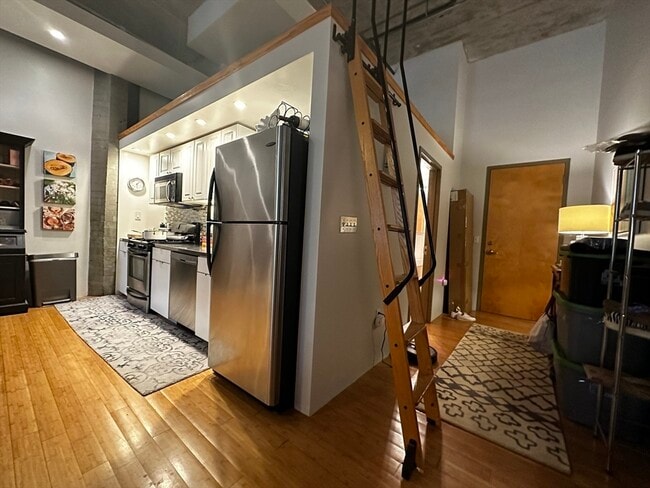 Building Photo - 156 Porter St