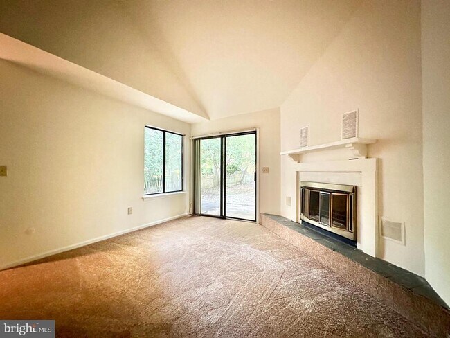 Foto del edificio - 282 Pine Valley Rd