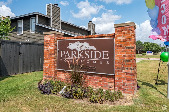 Building Photo - Parkside Townhomes