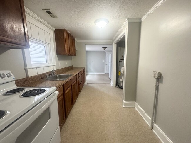 Building Photo - 307 W Cypress St