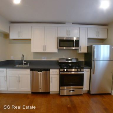 Building Photo - 3035 Lynde St