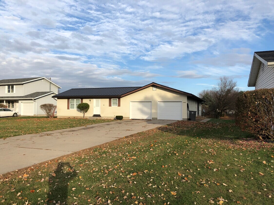 518 S Silverwood Ln Unit A, Goshen, IN 46526 Condo for Rent in Goshen