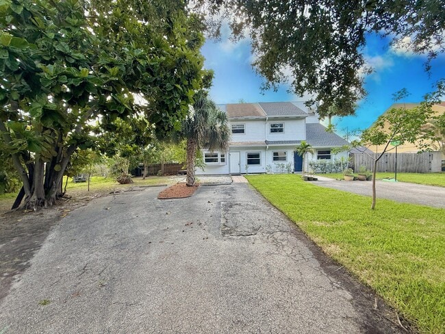 Building Photo - 9243 Green Meadows Way