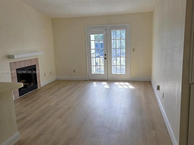 Building Photo - 2550 N Alafaya Trail