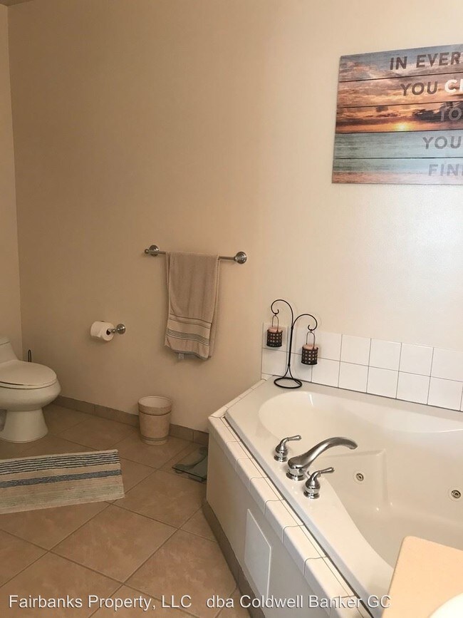 Foto del edificio - 4 br, 3 bath House - 649 W. 5th Ave