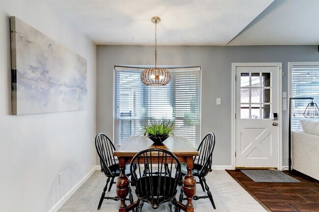 Foto del edificio - 9738 Derrik Dr