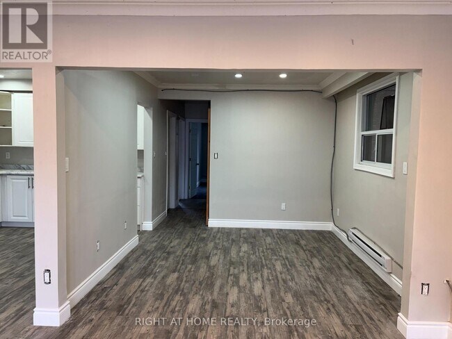 Building Photo - 513 Oakwood Ave