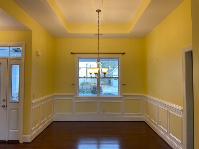 Building Photo - Beautiful 3 bedroom/2 bath home with sunroom and finished room over garage!