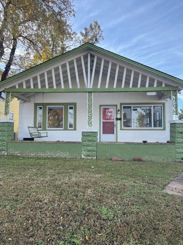Primary Photo - 605 E Noble Ave