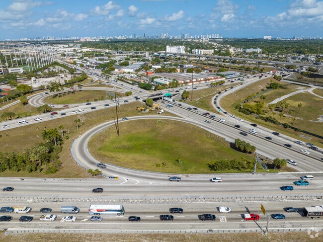 The I-95 interchange and Palmetto intersection provide easy access to travel.