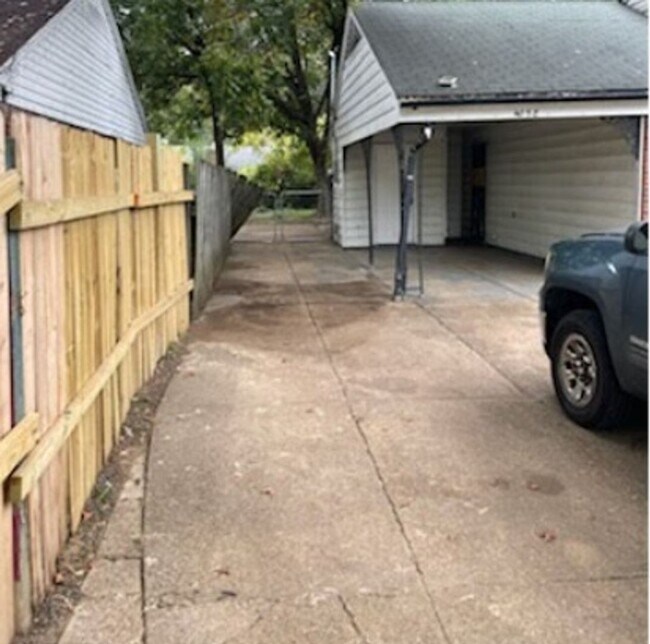 Building Photo - Spacious 4BR House,  3 Bathrooms  with  Su...