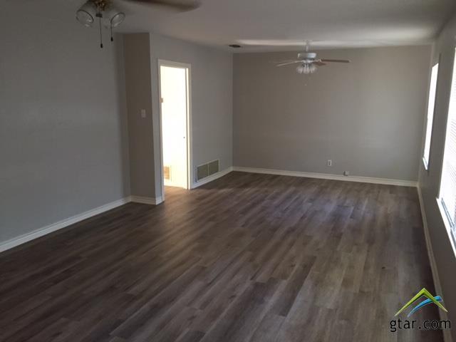 Building Photo - 2825 Tanglewood Dr
