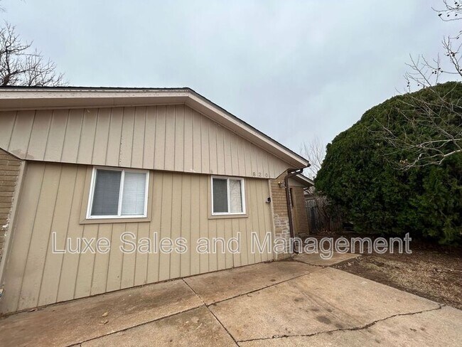 Foto del edificio - 820 NW 104th St