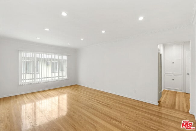 Building Photo - 1235 N Harper Ave