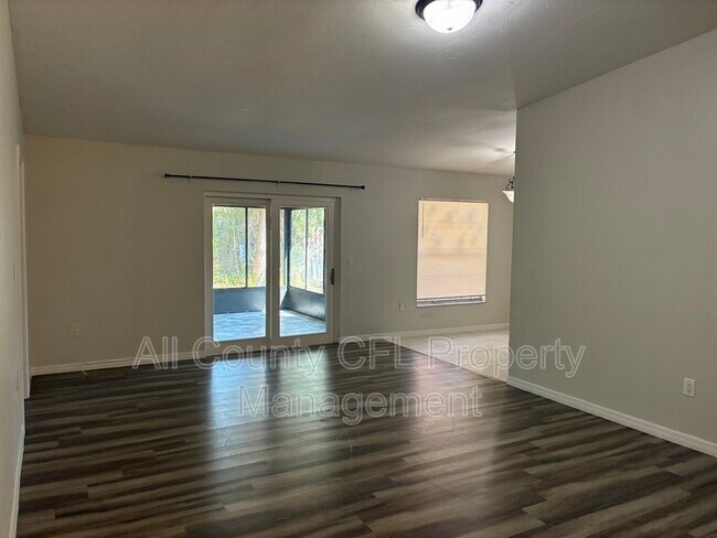 Foto del edificio - 3050 Autumn Ct