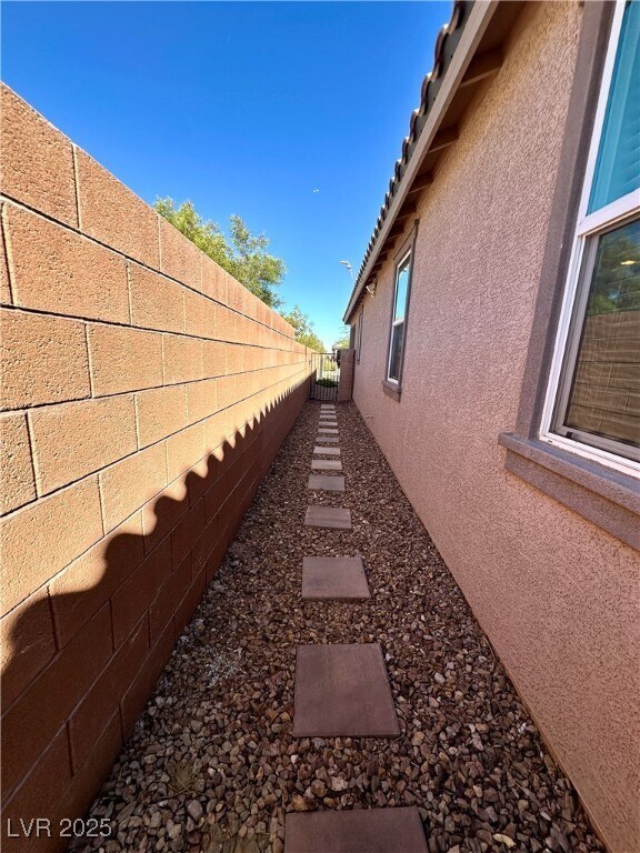 Building Photo - 703 Shiva St