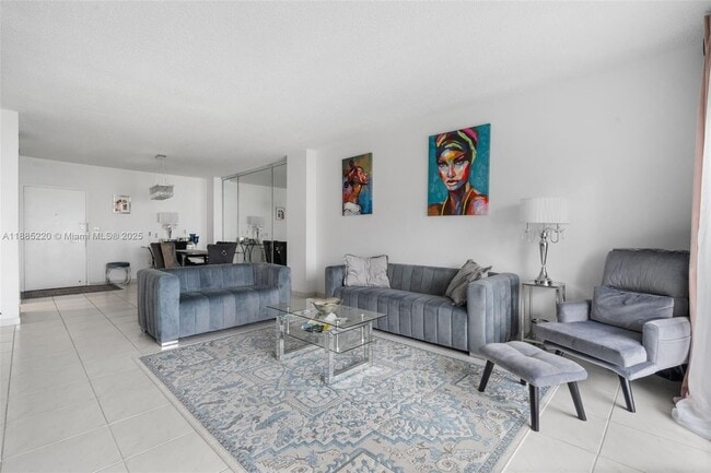 Building Photo - 300 Bayview Dr