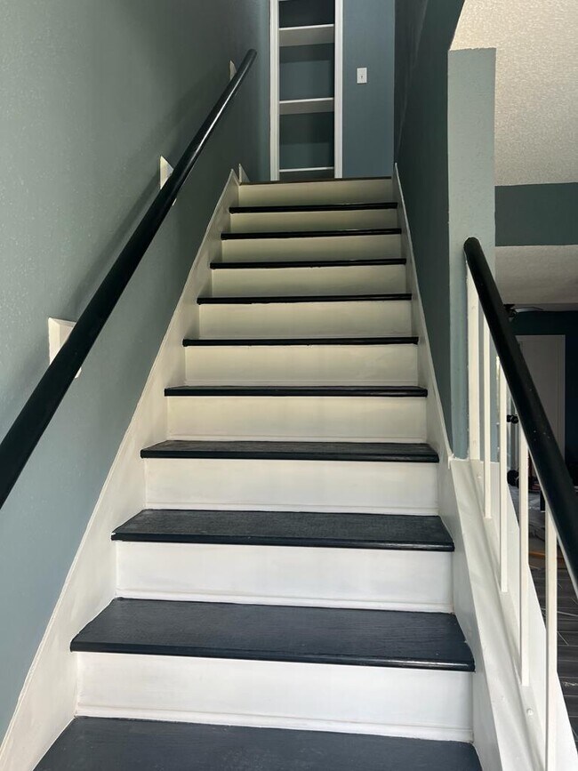 Foto del edificio - 6941 Calder Ave