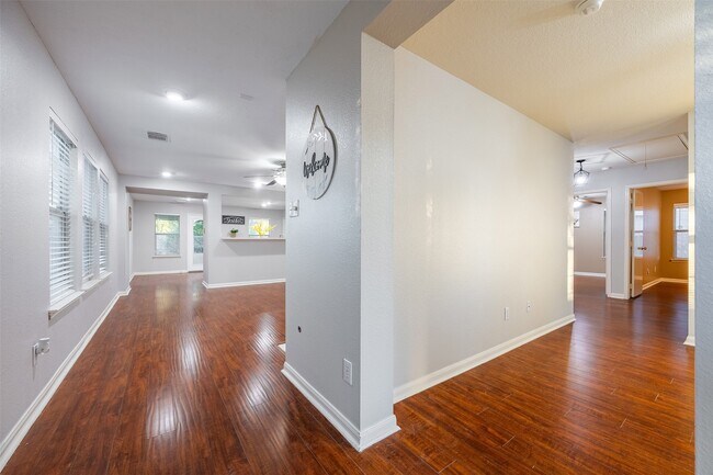 Foto del edificio - 15823 Kings Cypress Ln