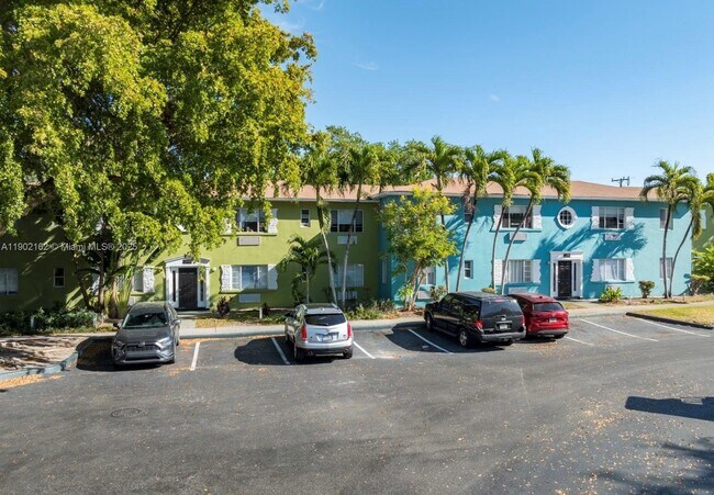 Foto del edificio - 5235 NE 3rd Ct