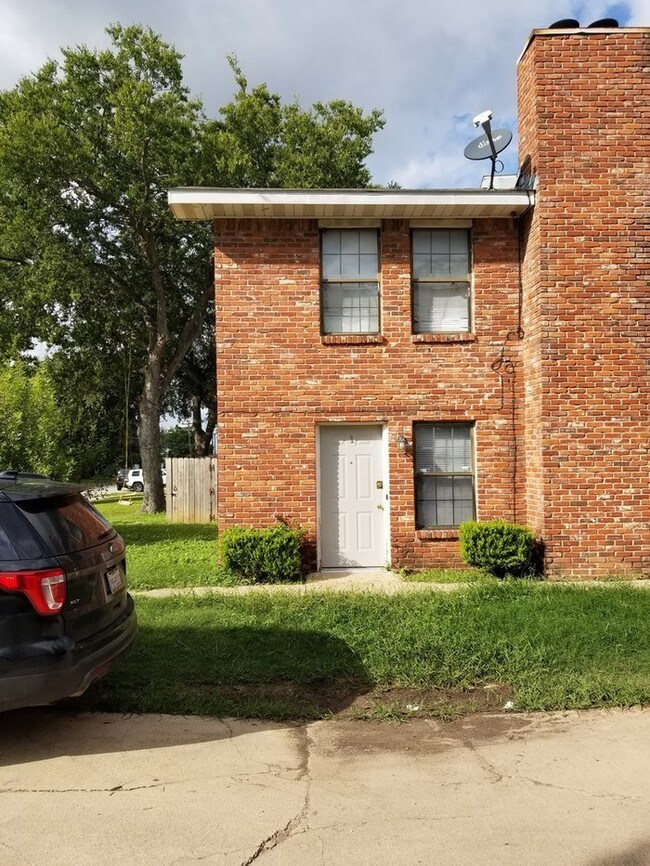 Updated 2/2 Townhome in Irving! Townhouse for Rent in Irving, TX