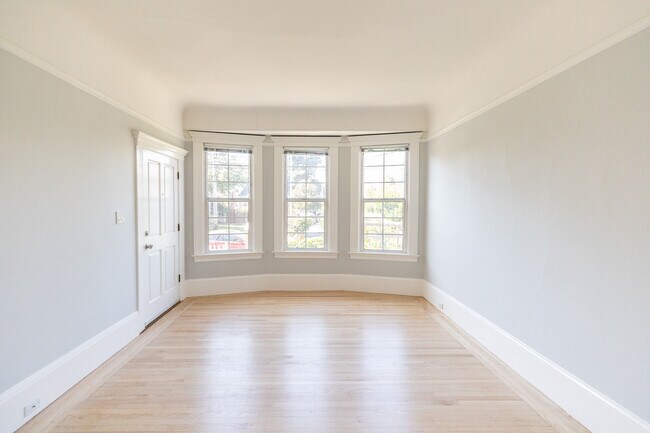 Foto del edificio - 632 N Claremont St