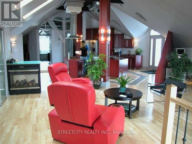 Photo du bâtiment - 339-339 Horton St E