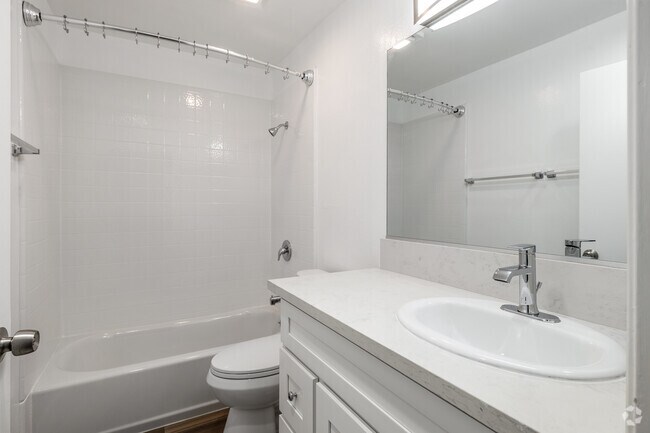 1 dormitorio, 1 baño - 647 pies cuadrados - Baño - Las Palmas Apartments