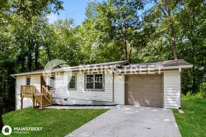 Primary Photo - 721 The Trace, Lithonia, GA 30058