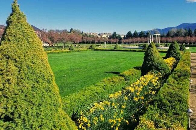 Foto del edificio - Furnished one Bedroom Apartment on 27 Acre Estate | Available Now